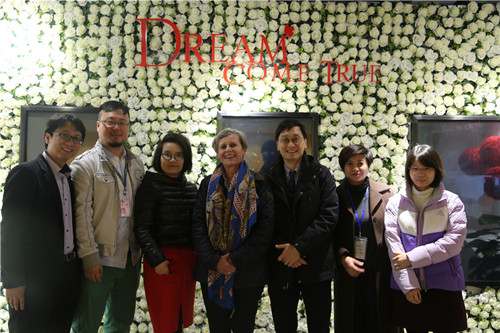 國際化妝品化學(xué)師聯(lián)合會(huì)會(huì)長率專家團(tuán)蒞臨棟方參觀交流